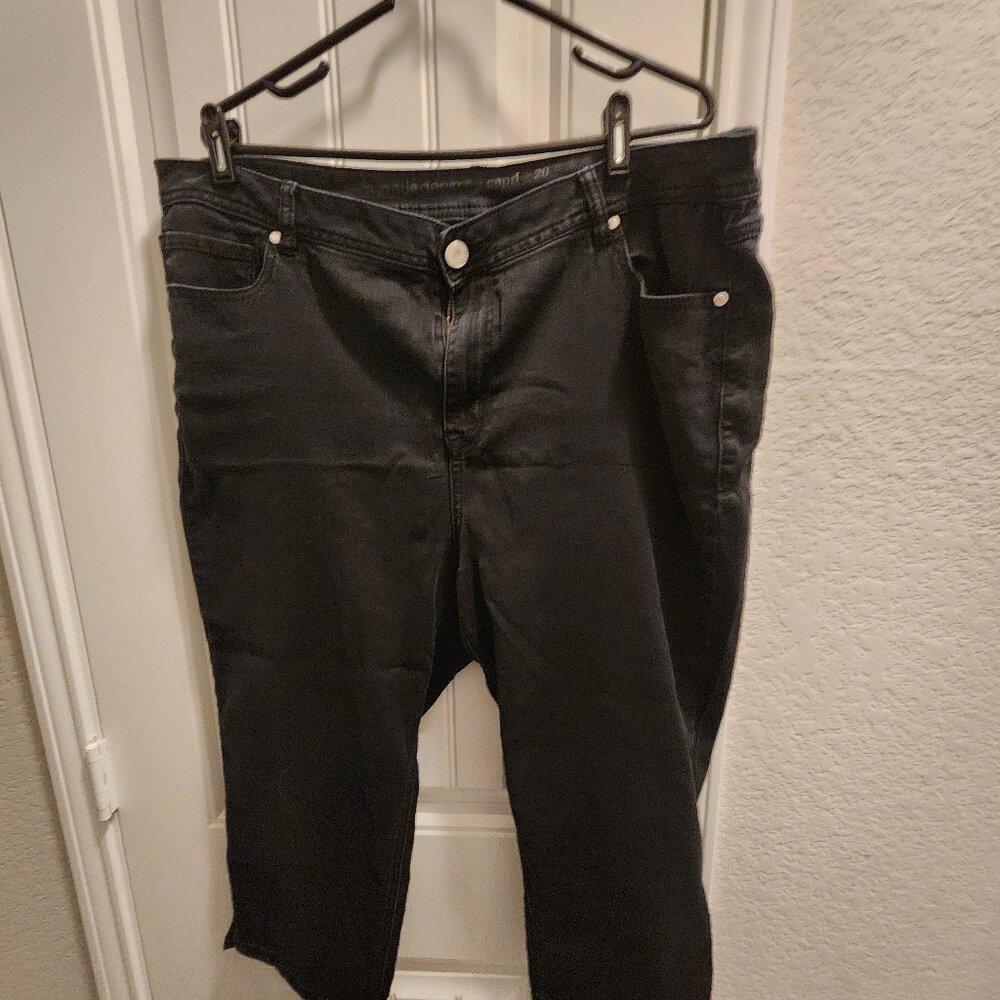 Avenue Black Butter Denim Capris